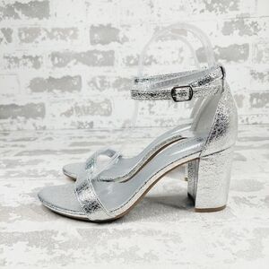 New Bandolino Armory 3 Silver Open Toe Ankle Strap Heeled Sandals D45